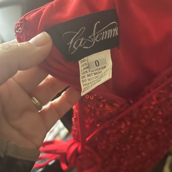 Used like new size 0 La Pemme formal dress - Picture 3 of 3